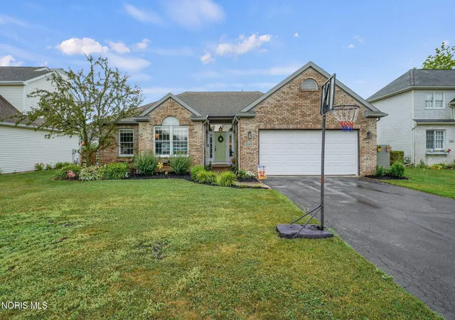Homes for sale in Perrysburg, OH | 7187 E Lake Ct, Perrysburg, OH 43551 | MLS# 10010161