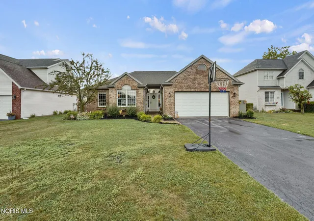 Homes for sale in Perrysburg, OH | 7187 E Lake Ct, Perrysburg, OH 43551 | MLS# 10010161
