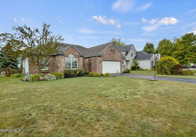 Homes for sale in Perrysburg, OH | 7187 E Lake Ct, Perrysburg, OH 43551 | MLS# 10010161