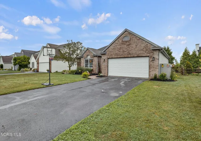 Homes for sale in Perrysburg, OH | 7187 E Lake Ct, Perrysburg, OH 43551 | MLS# 10010161