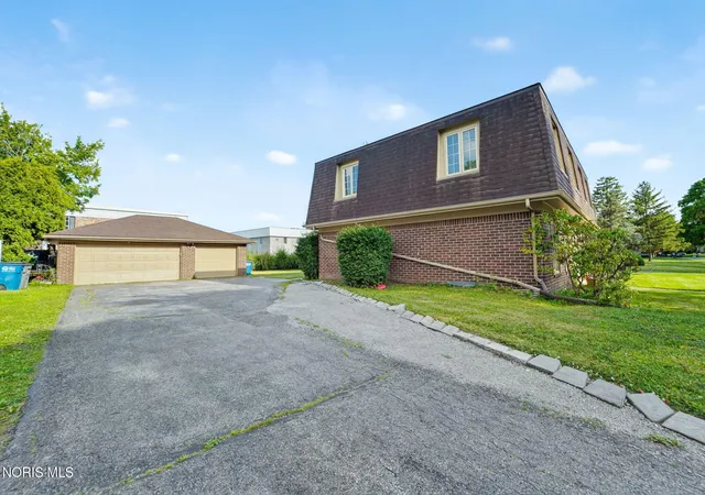 Listing Photo 4 - Condo for sale in building located at 5731 Cresthaven Ln, Toledo, OH 43614