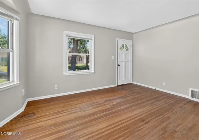 Photo 2 of Single family home for sale at 3713 Roanoke Rd, Toledo, OH 43613 | MLS# 10010276 | Listing updated on 2026-09-09