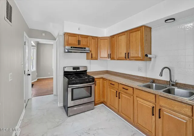 Photo 4 of Single family home for sale at 3713 Roanoke Rd, Toledo, OH 43613 | MLS# 10010276 | Listing updated on 2026-09-09