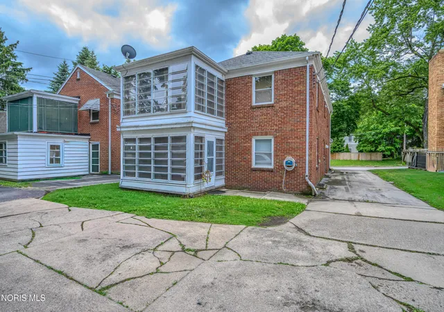Sale Pending at 2128 Secor Rd, Toledo, OH 43606 | MLS# 10010205 | Listing updated on 2026-08-27