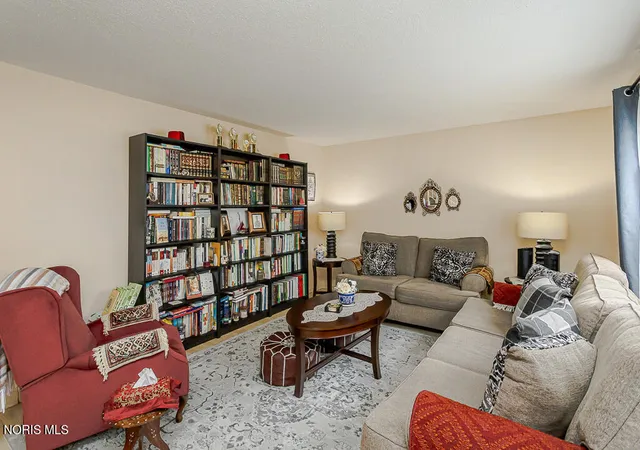image of 6524 Cornwall Ct, Sylvania, OH 43560 | MLS# 10010174