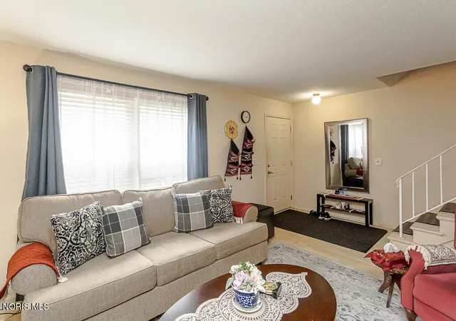 image of 6524 Cornwall Ct, Sylvania, OH 43560 | MLS# 10010174