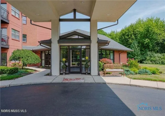 Homes for sale in Holland, OH | 2045 Perrysburg Holland Rd #118, Holland, OH 43528 | MLS# 10010244