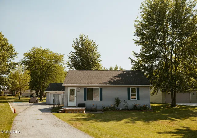 Homes for sale in Defiance, OH | 27888 Ayersville Pleasant Bend Rd, Defiance, OH 43512 | MLS# 10010203