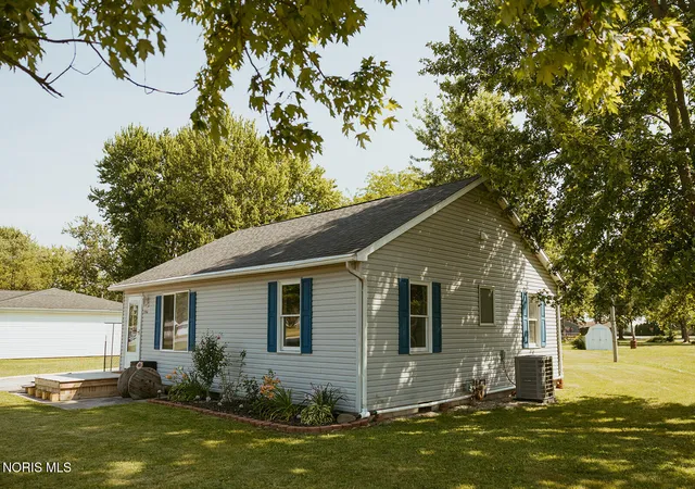 Homes for sale in Defiance, OH | 27888 Ayersville Pleasant Bend Rd, Defiance, OH 43512 | MLS# 10010203