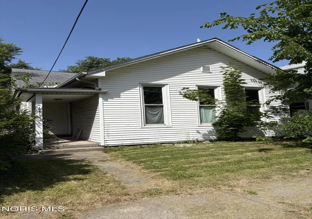 Photo 1 of Single family home for sale at 1715 Walnut St, Toledo, OH 43608 | MLS# 10010181 | Listing updated on 2026-07-08