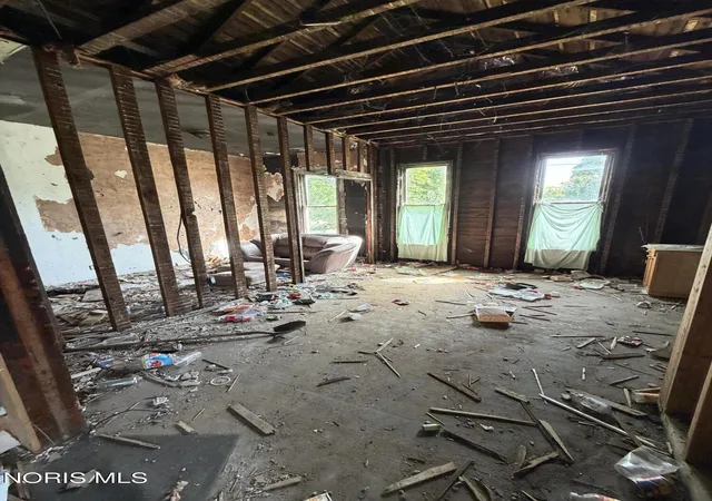 Photo 3 of Single family home for sale at 1715 Walnut St, Toledo, OH 43608 | MLS# 10010181 | Listing updated on 2026-07-08