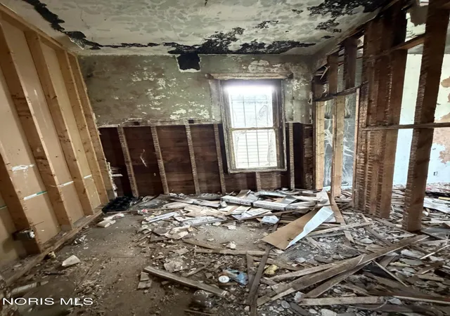 Photo 3 of Single family home for sale at 1715 Walnut St, Toledo, OH 43608 | MLS# 10010181 | Listing updated on 2026-07-08