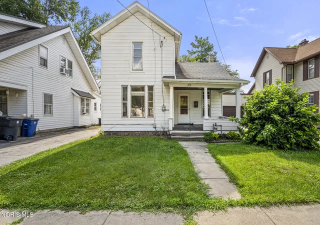 Homes for sale in Bowling Green, OH | 216 Buttonwood Ave, Bowling Green, OH 43402 | MLS# 10010257