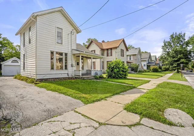 Homes for sale in Bowling Green, OH | 216 Buttonwood Ave, Bowling Green, OH 43402 | MLS# 10010257