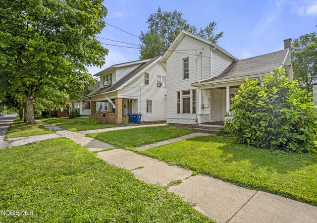 Homes for sale in Bowling Green, OH | 216 Buttonwood Ave, Bowling Green, OH 43402 | MLS# 10010257