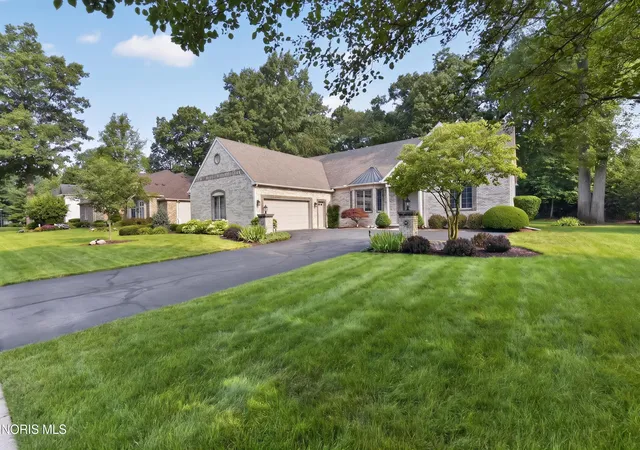 Photo 4 of Single family home for sale at 7910 Colony Woods Dr, Toledo, OH 43617 | MLS# 10010331 | Listing updated on 2026-09-12