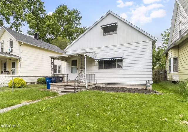 Photo 1 of Sale Pending at 1221 Greenwood Ave, Toledo, OH 43605 | MLS# 10010208 | Listing updated on 2026-09-11