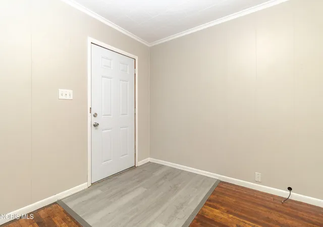 Photo 2 of Sale Pending at 1221 Greenwood Ave, Toledo, OH 43605 | MLS# 10010208 | Listing updated on 2026-09-11
