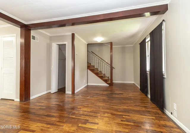 Photo 4 of Sale Pending at 1221 Greenwood Ave, Toledo, OH 43605 | MLS# 10010208 | Listing updated on 2026-09-11