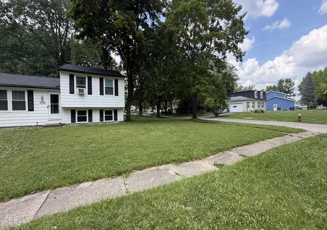 13th image of 3726 Loch Lomond Ave, Toledo, OH 43607 | MLS# 10010207