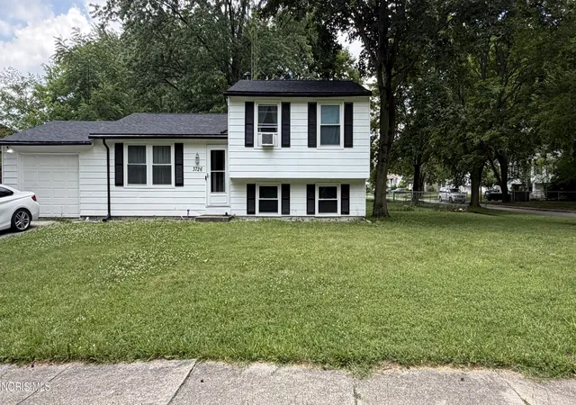 2nd image of 3726 Loch Lomond Ave, Toledo, OH 43607 | MLS# 10010207