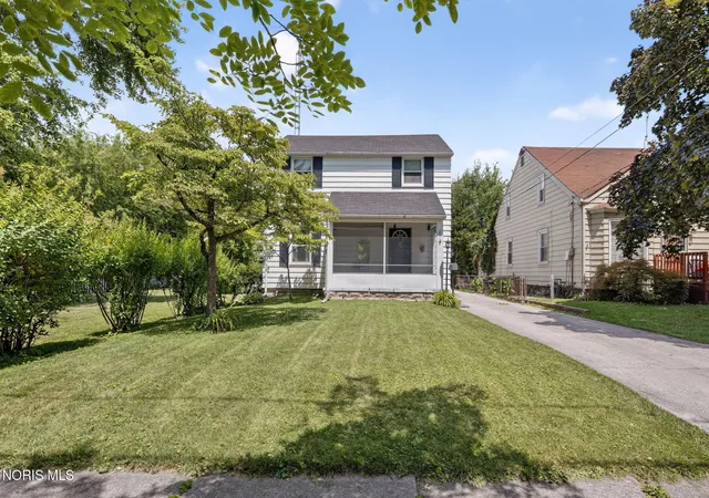 Photo 2 of Single family home for sale at 2542 Grantwood Dr, Toledo, OH 43613 | MLS# 10010354 | Listing updated on 2026-10-20