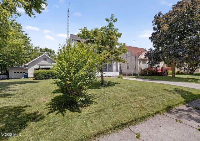 Photo 3 of Single family home for sale at 2542 Grantwood Dr, Toledo, OH 43613 | MLS# 10010354 | Listing updated on 2026-10-20
