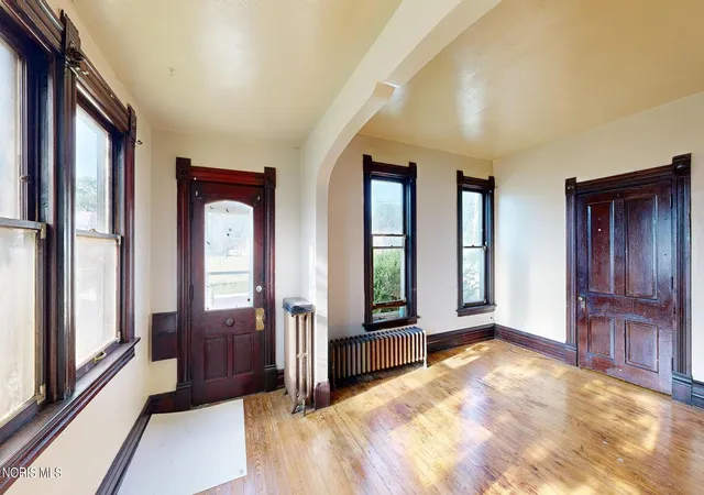 Listing Photo 5 - Condo for sale in building located at 637 Elmore St, Toledo, OH 43605
