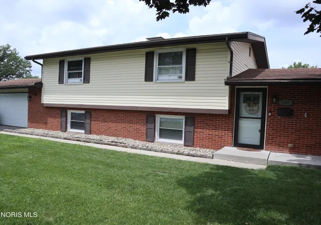 Homes for sale in Findlay, OH | 100 Northcliff Dr, Findlay, OH 45840 | MLS# 10010227