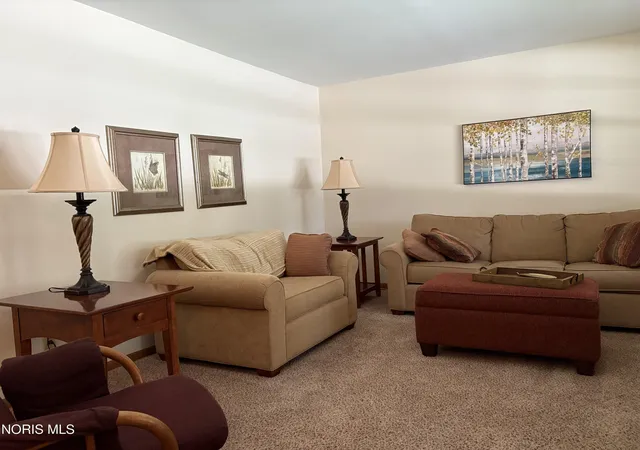 Photo 3 of Single family home for sale at 129 Woodley Ter, Findlay, OH 45840 | MLS# 10012103 | Listing updated on 2026-08-27