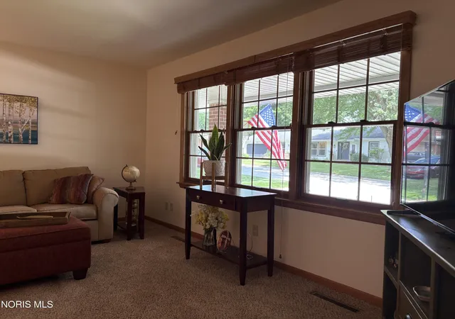 Photo 4 of Single family home for sale at 129 Woodley Ter, Findlay, OH 45840 | MLS# 10012103 | Listing updated on 2026-08-27