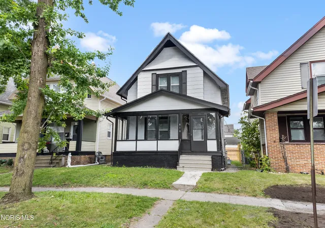 Homes for sale in Toledo, OH | 816 Geneva Ave, Toledo, OH 43609 | MLS# 10010228