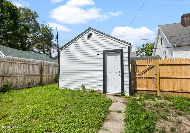 Homes for sale in Toledo, OH | 816 Geneva Ave, Toledo, OH 43609 | MLS# 10010228