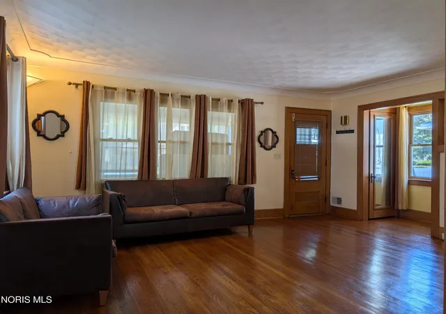 Homes for sale in Toledo, OH | 865 Ogden Ave, Toledo, OH 43609 | MLS# 10010269