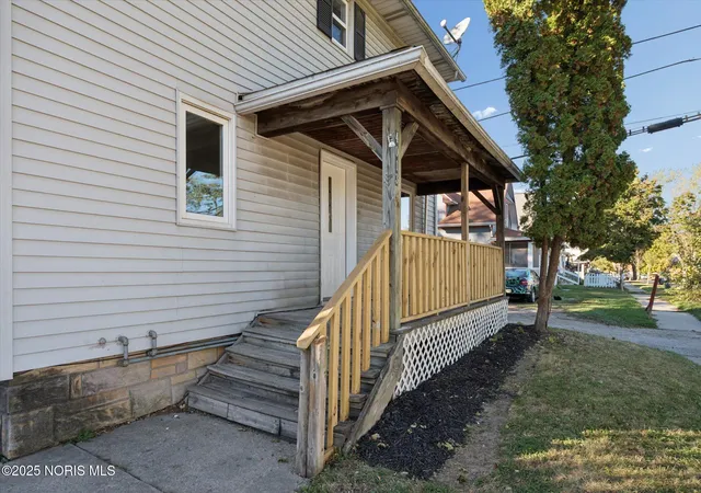Photo 3 of Sale Pending at 4013 Caroline Ave, Toledo, OH 43612 | MLS# 10010249 | Listing updated on 2026-09-18