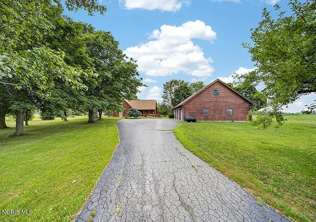 Homes for sale in Fostoria, OH | 6498 County Road 330, Fostoria, OH 44830 | MLS# 10010260