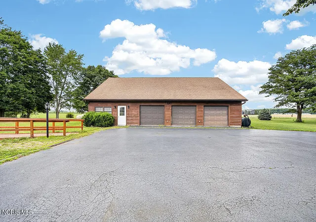 Homes for sale in Fostoria, OH | 6498 County Road 330, Fostoria, OH 44830 | MLS# 10010260
