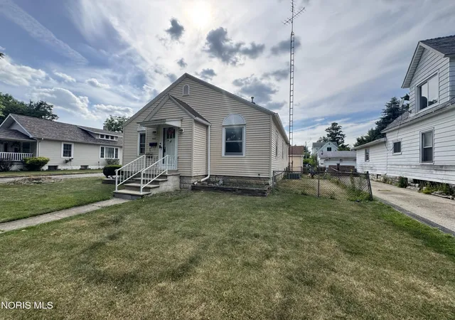Homes for sale in Defiance, OH | 950 Washington Ave, Defiance, OH 43512 | MLS# 10010253