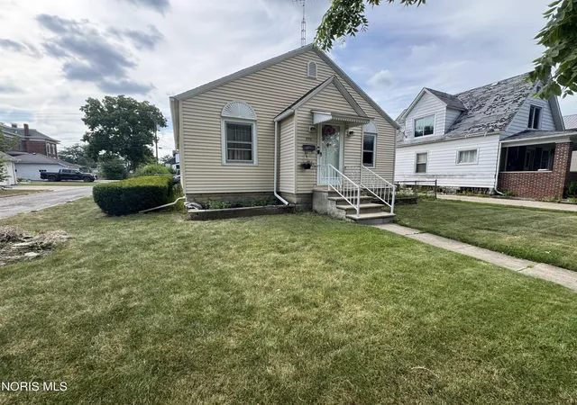 Homes for sale in Defiance, OH | 950 Washington Ave, Defiance, OH 43512 | MLS# 10010253