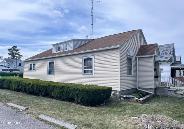 Homes for sale in Defiance, OH | 950 Washington Ave, Defiance, OH 43512 | MLS# 10010253