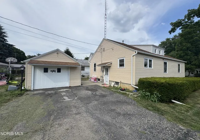 Homes for sale in Defiance, OH | 950 Washington Ave, Defiance, OH 43512 | MLS# 10010253