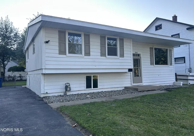 1st image of 5847 Adelaide Dr, Toledo, OH 43613 | MLS# 10010396