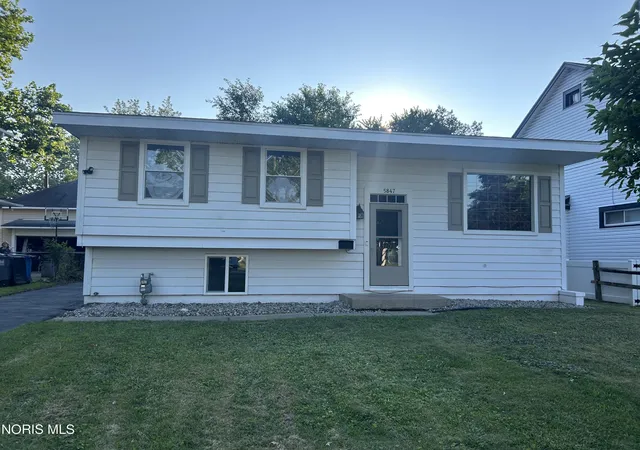 2nd image of 5847 Adelaide Dr, Toledo, OH 43613 | MLS# 10010396