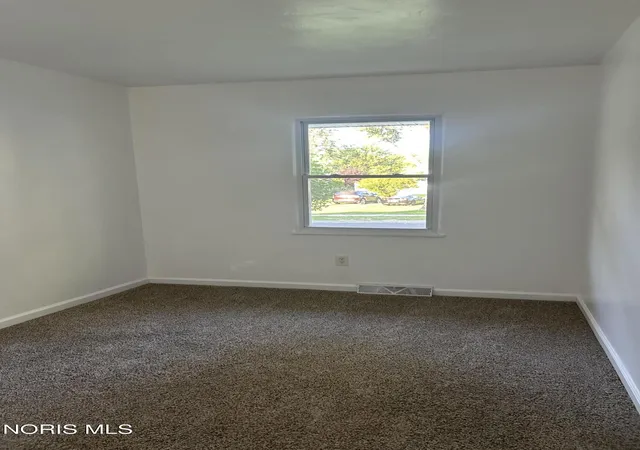 4th image of 5847 Adelaide Dr, Toledo, OH 43613 | MLS# 10010396