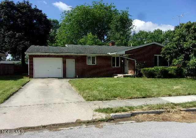 Homes for sale in Fostoria, OH | 713 Westhaven Dr, Fostoria, OH 44830 | MLS# 10010281