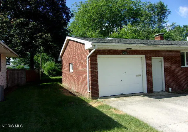 Homes for sale in Fostoria, OH | 713 Westhaven Dr, Fostoria, OH 44830 | MLS# 10010281