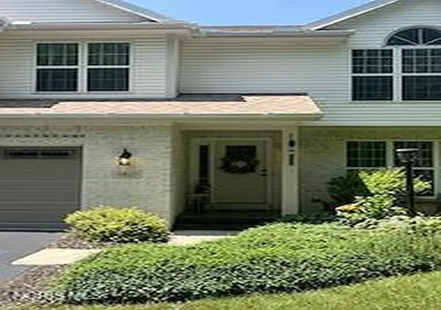 Homes for sale in Perrysburg, OH | 980 Hunters Run, Perrysburg, OH 43551 | MLS# 10010290