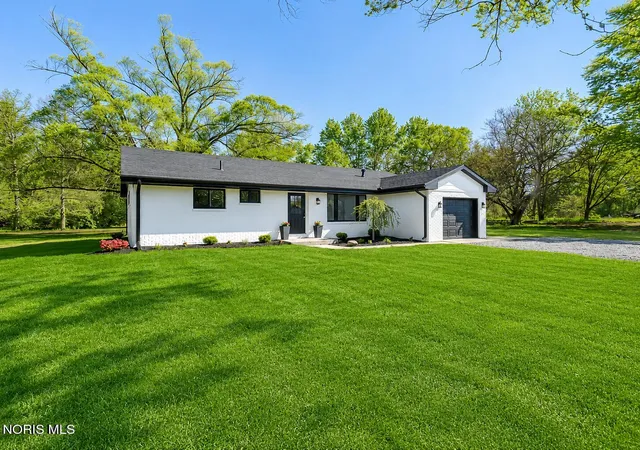 Homes for sale in Swanton, OH | 1568 County Road D, Swanton, OH 43558 | MLS# 10010294
