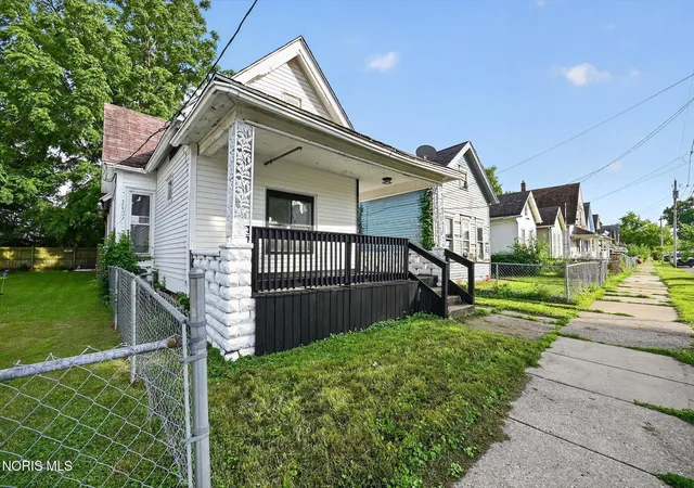 Photo 2 of Single family home for sale at 1970 N Ontario St, Toledo, OH 43611 | MLS# 10010303 | Listing updated on 2026-07-10