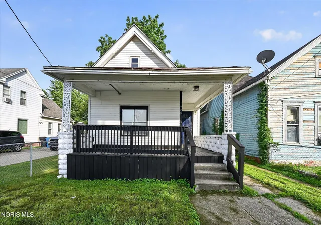 Photo 2 of Single family home for sale at 1970 N Ontario St, Toledo, OH 43611 | MLS# 10010303 | Listing updated on 2026-07-10